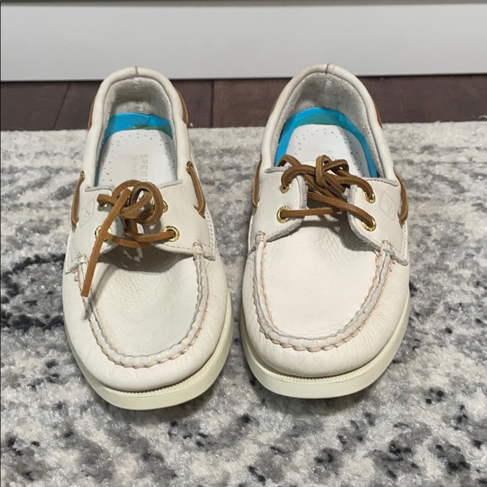 NEW Sperry’s size 6